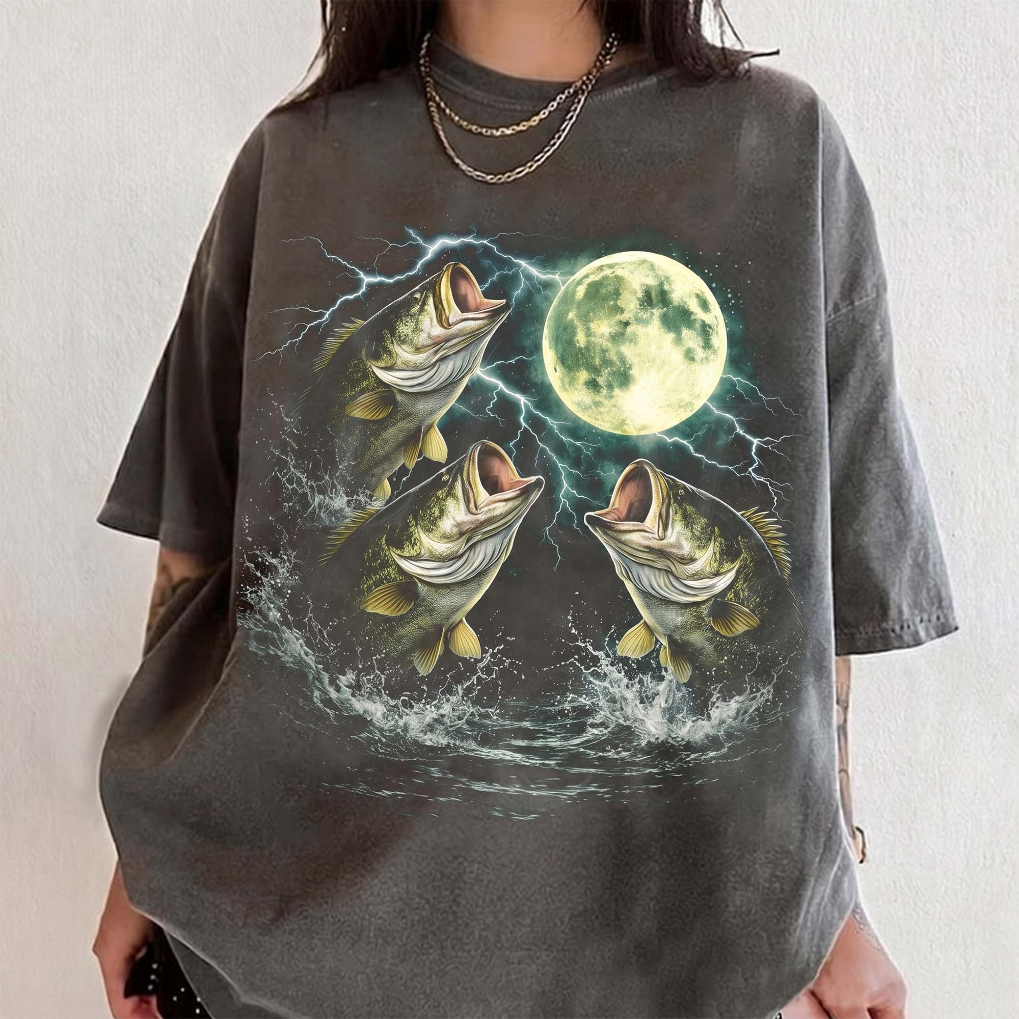 BojjiCo Bass Fish Moon 90s Vintage Graphic T Shirt Retro Largemouth Bass Fishing Tee Fisher Gifts Acid Oversized Aesthetic Comfort Colors T-Shirt Outdoor Top Perfect Fisher Gifts Vintage Oversized Aesthetic Lightning Fish T-Shirt