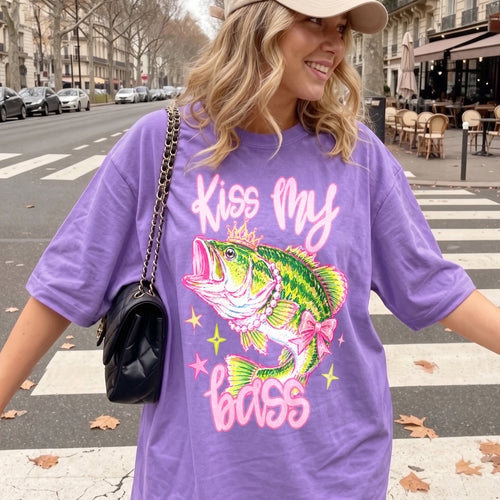 BojjiCo Kiss My Bass Bow Graphic T-Shirt Funny Coquette Preppy Y2K Aesthetic Light Pink Cotton Tee Girly Fishing Gift For Her Pearl Necklace Fish Crown Design Summer Crewneck Novelty Fishing Top Apparel