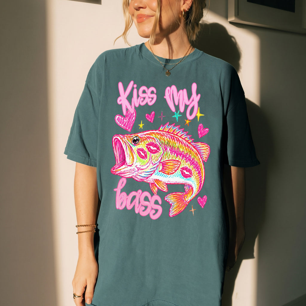 BojjiCo Trendy Kiss My Bass Graphic T-Shirt For Women Preppy Coquette Y2K Aesthetic Pink Cotton Blend Funny Fishing Gifts Vintage Fisher Tee Summer Tops Limited Edition Birthday Gift For Her Unisex Streetwear Garment Casual Crewneck T-Shirt