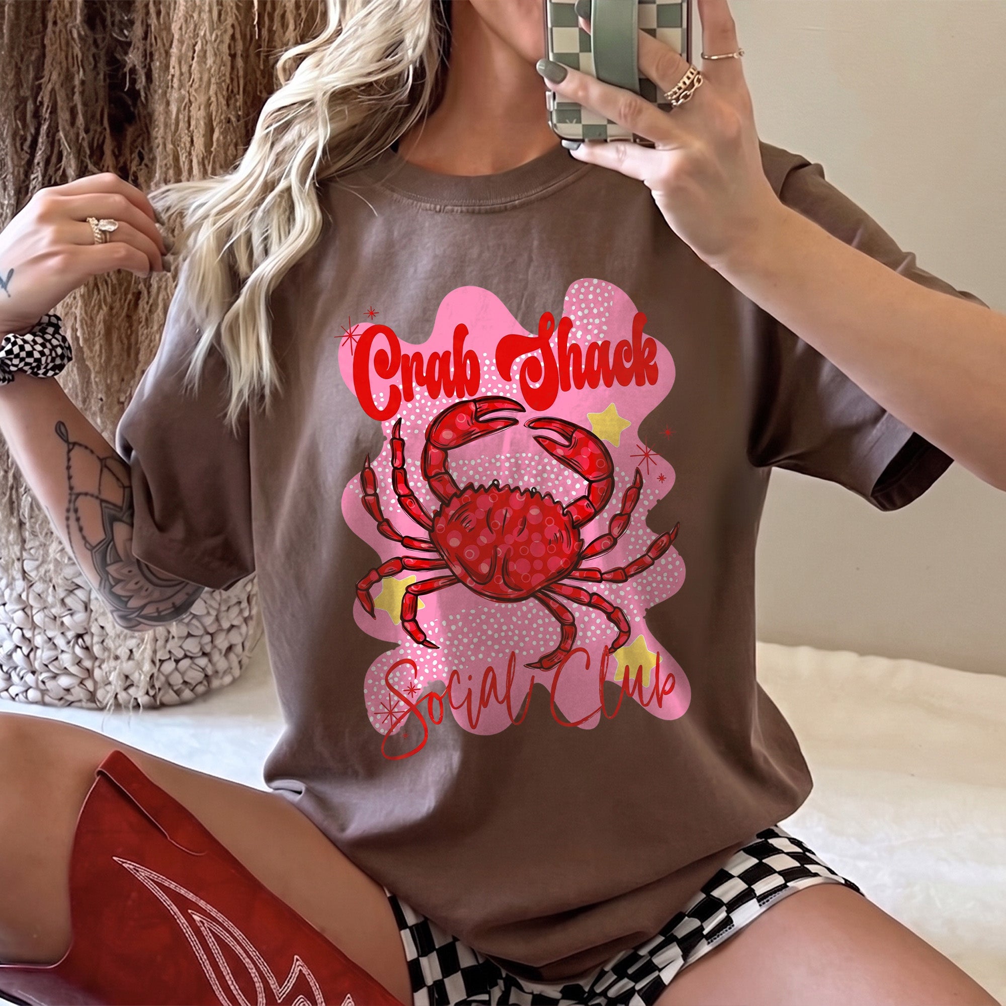 Bojjico Crab Shack Social Club Graphic T-Shirt For Women Retro Coastal Preppy Summer Aesthetic Light Yellow Cotton Tee Funny Crabby Beach Vacation Shirt Coquette Ocean Life Apparel Trendy Spring Break Graphic Top