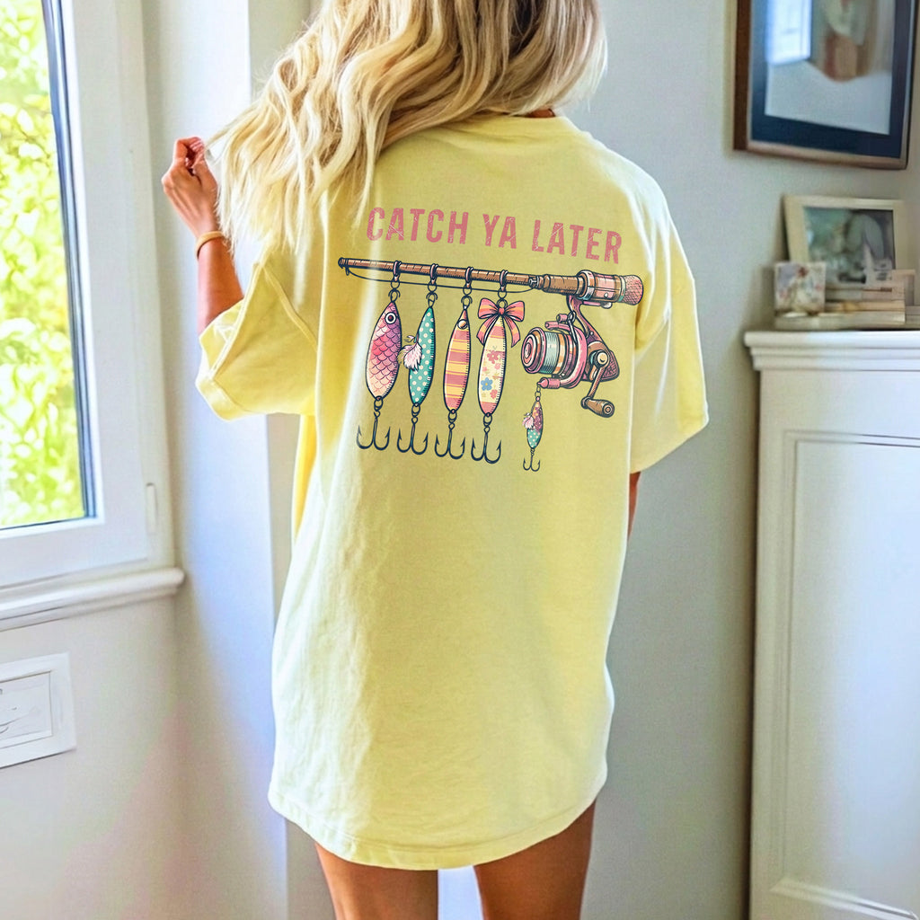 BojjiCo Catcher Ya Later Fishing T-Shirt Cute Catch Ya Later Graphic Tee Coquette Fishing Lures Rod Retro Women Fisherman Gift Trendy Summer Beach Oversized T-Shirt Aesthetic Funny Pink Fishing Rod Bow Shirt