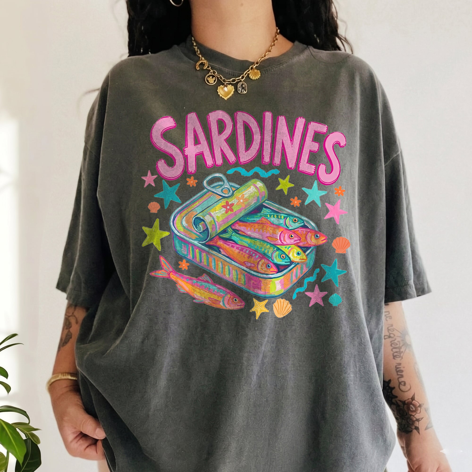 Bojjico Oversized Sardines Graphic Tee Women's T-Shirt Quirky Retro Y2K Funky Pop Art Cream Cotton Blend Vintage Drop Shoulder Short Sleeve Tinned Fish Design Sardinecore Coastal Chic Tomato Girl Summer Fisherman Aesthetic