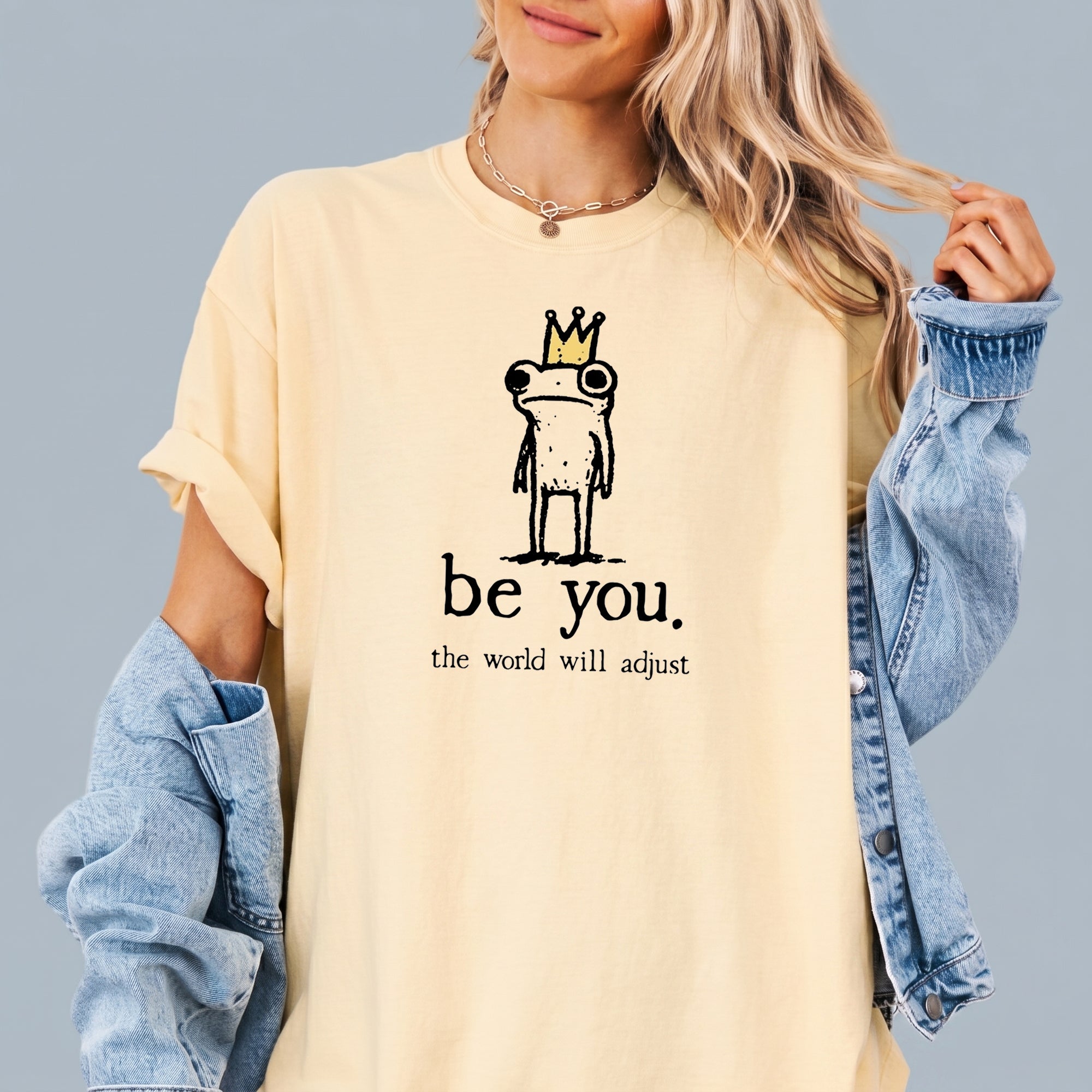 BojjiCo Crown Frog Be You The World Will Adjust T-Shirt Unisex Japanese Streetwear Vintage Stays True To Self Washed Aesthetic Light Beige Cotton Graphic Tee Grumpy Frog Novelty Meme Shirt For Casual Everyday Wear