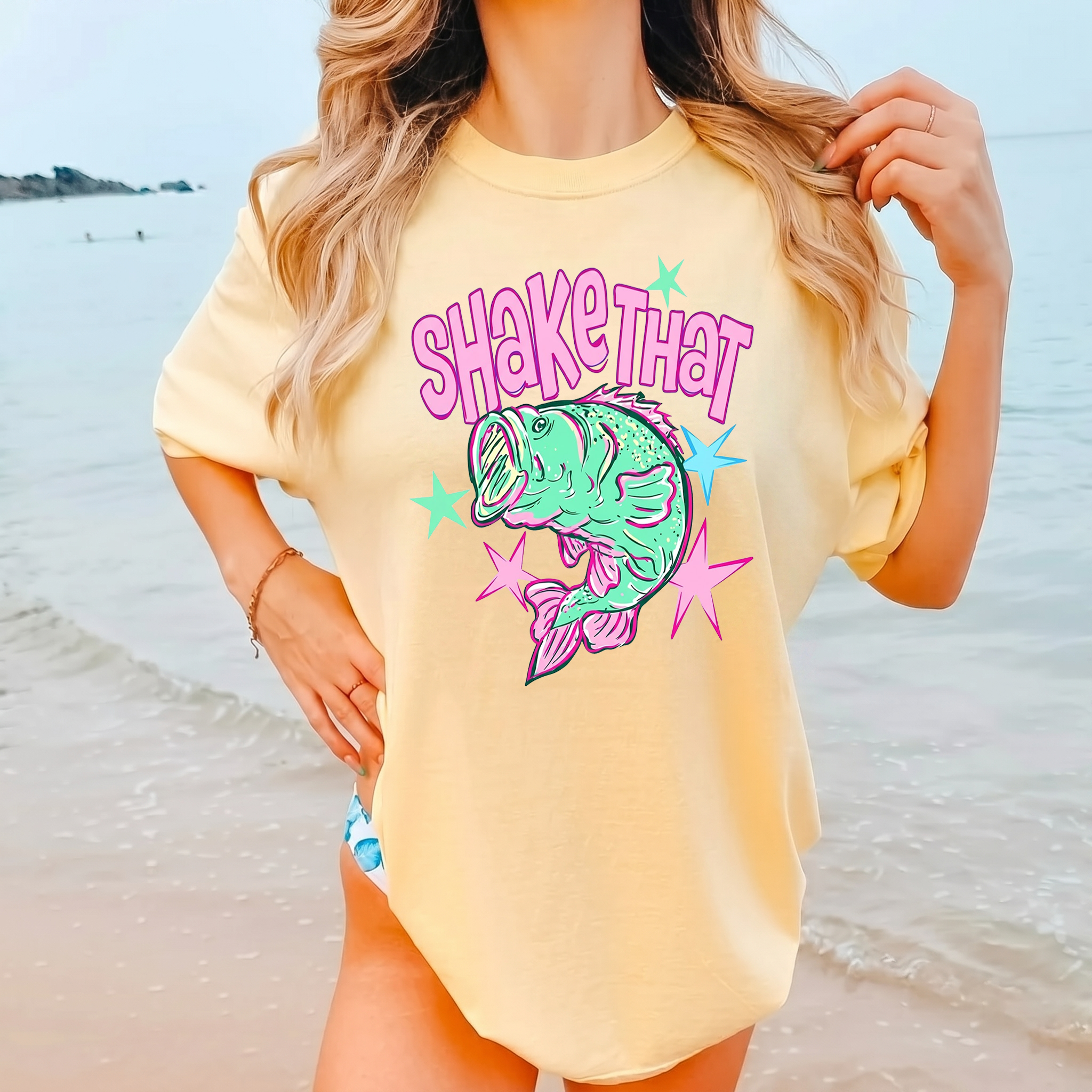 Shake That Bass T-Shirt Y2K Oversized Graphic Tee Preppy Lake Life Retro Summer Girls Trip Beachwear Shirt Sassy Fishing Largemouth Bass Coquette Pink Green Blue Print Boat Day Crew Neck Top