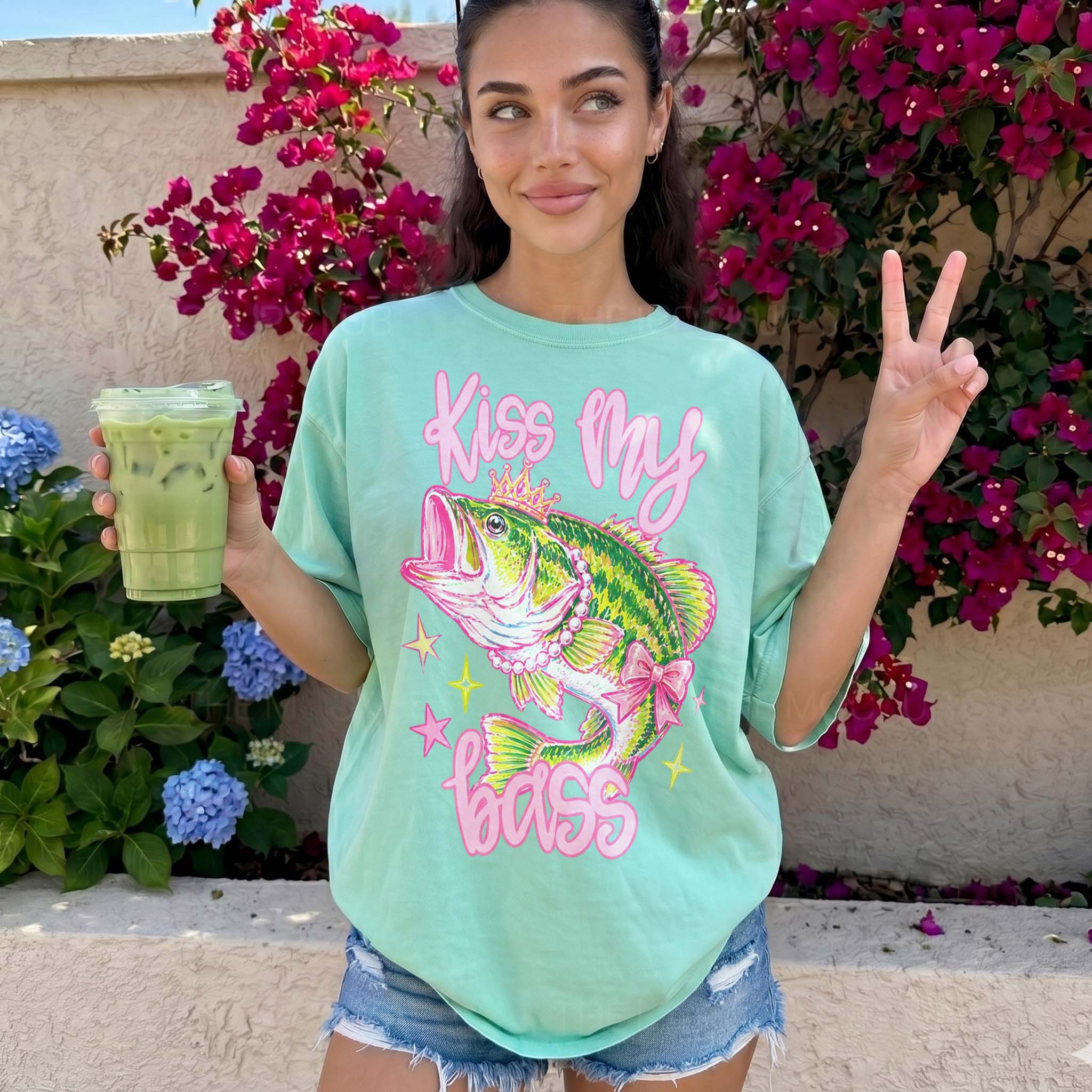 BojjiCo Kiss My Bass Bow Graphic T-Shirt Funny Coquette Preppy Y2K Aesthetic Light Pink Cotton Tee Girly Fishing Gift For Her Pearl Necklace Fish Crown Design Summer Crewneck Novelty Fishing Top Apparel