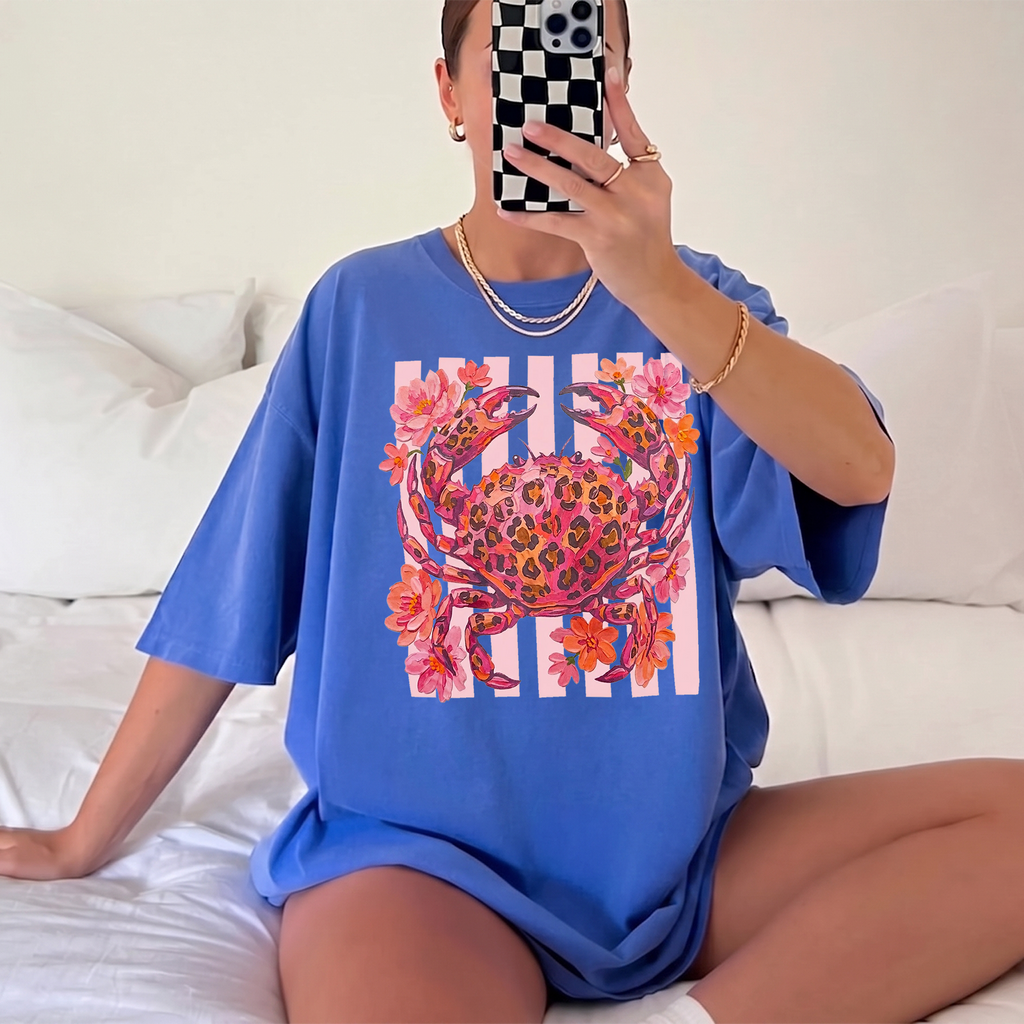 Leopard Print Crab Graphic Tee T-Shirt Preppy Coastal Summer Coquette Aesthetic Oversized Short Sleeve Crew Neck Floral Crab Graphic Top With Striped Background Seafood Lover Vacation Gift