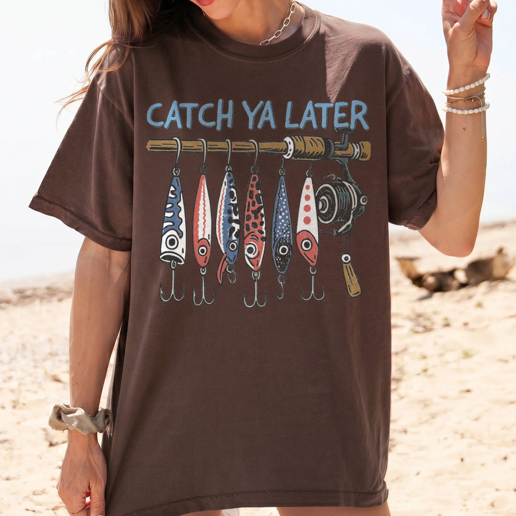 BojjiCo Catch Ya Later Fishing T-Shirt Funny Fishing Lures Graphic Tee Retro Fisherman Gifted Trendy Summer Beach Shirt Oversized Aesthetic Cute Outdoor Fish T-Shirt for Women