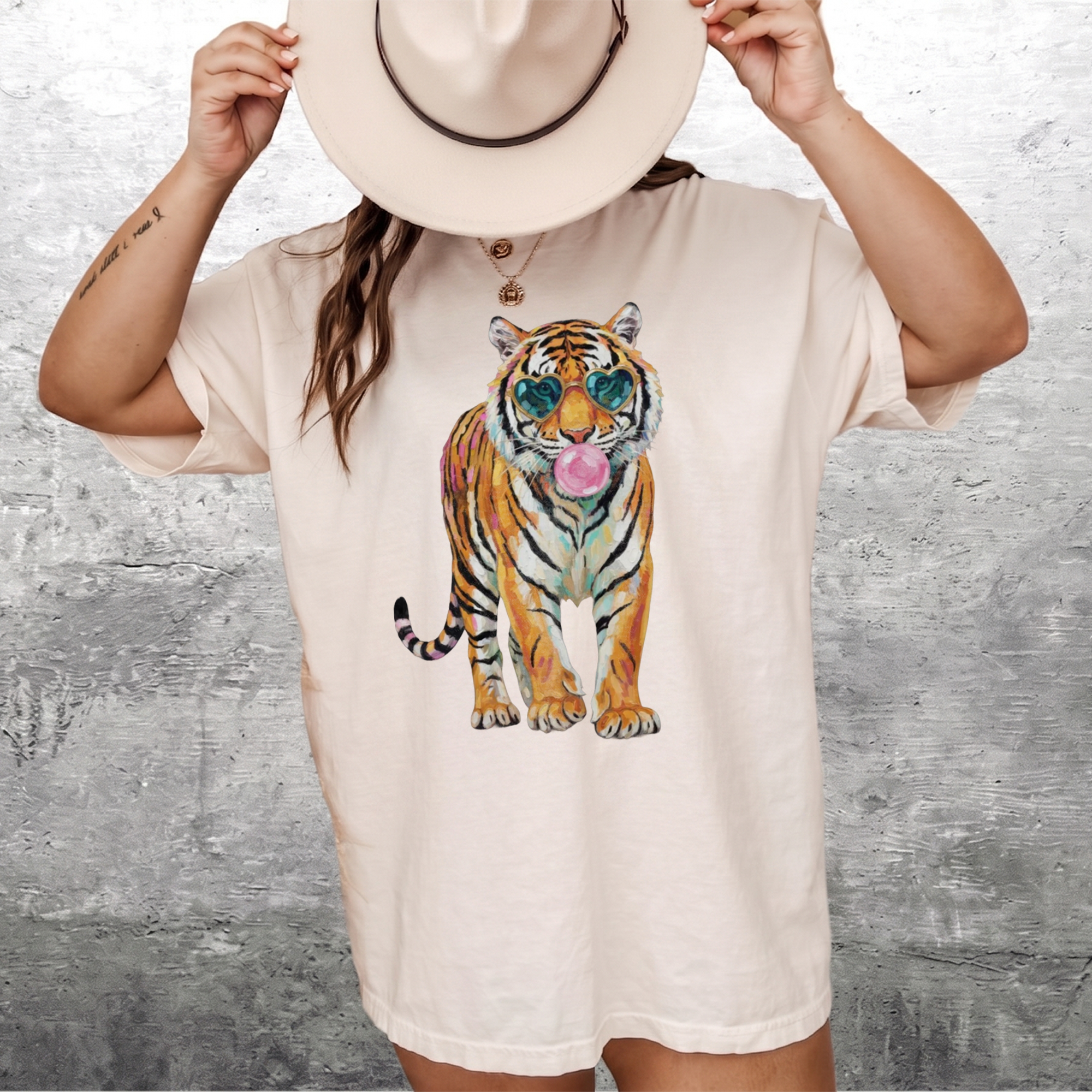 BojjiCo Bubblegum Tiger Heart Sunglasses Oversized Graphic T-Shirt For Women Preppy Retro Street Style Black Cotton Blend Loose Fit Trendy Casual Top All-Season Animal Print Tee Novelty Graphic Shirt Cute Summer Festival Outfit