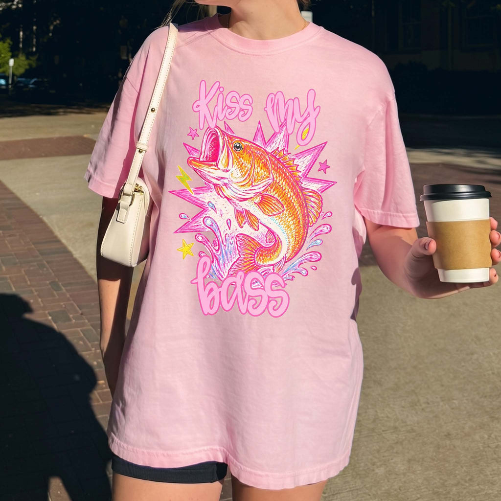 BojjiCo Kiss My Bass Funny Fishing Graphic T-Shirt For Women Preppy Coastal Lake Aesthetic Summer Outfit White Cotton Y2K Retro Pastel Neon Fish Tee Largemouth Bass Angler Gift For Her Trendy Novelty Fishing Apparel