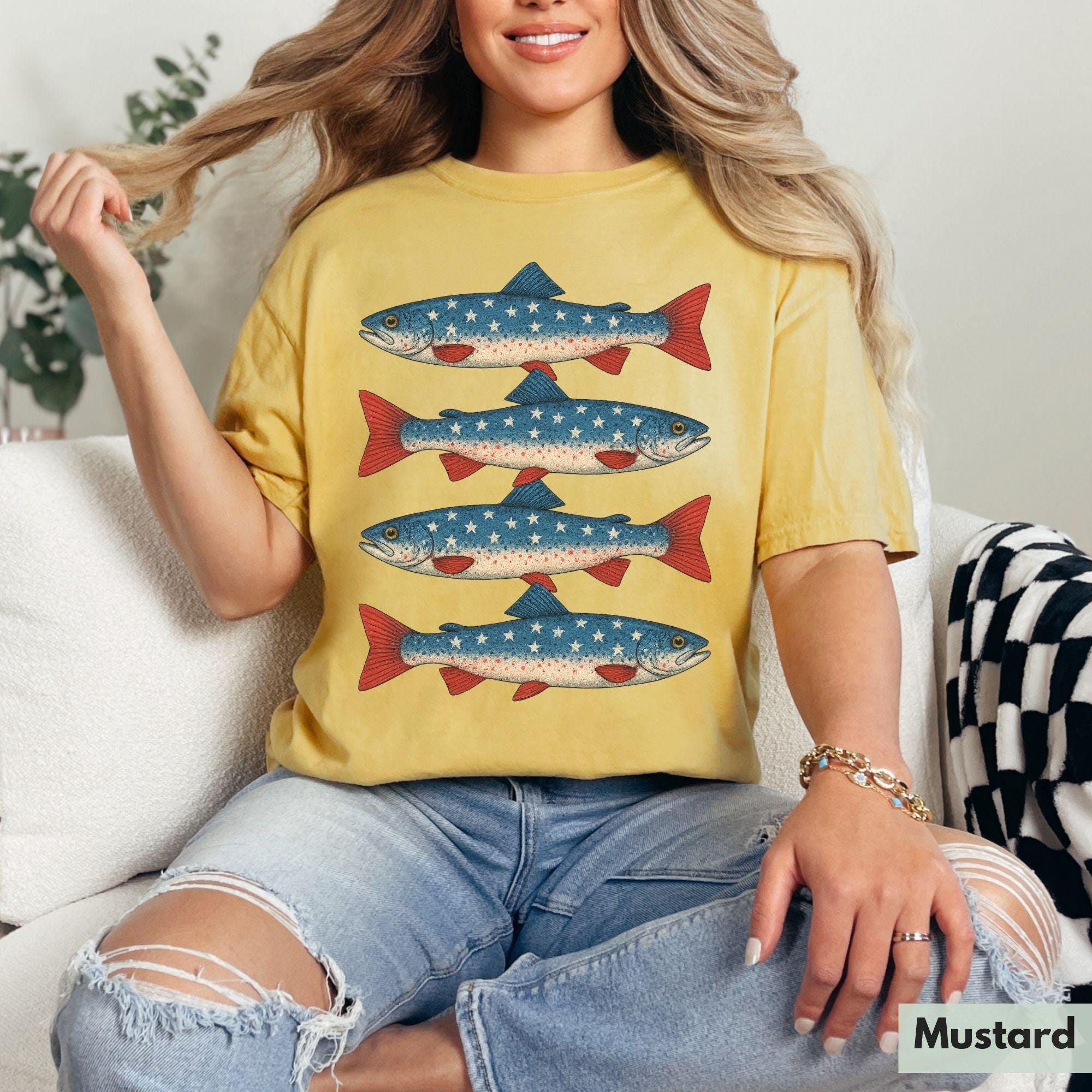 Bojjico Patriotic American Flag Trout Fish Oversized Graphic T-Shirt for Women Vintage Retro Americana Aesthetic Faded Charcoal Cotton Tee 4th of July Fishing Apparel Summer Loose Casual Top Independence Day Bass Fisherman Shirt Gift