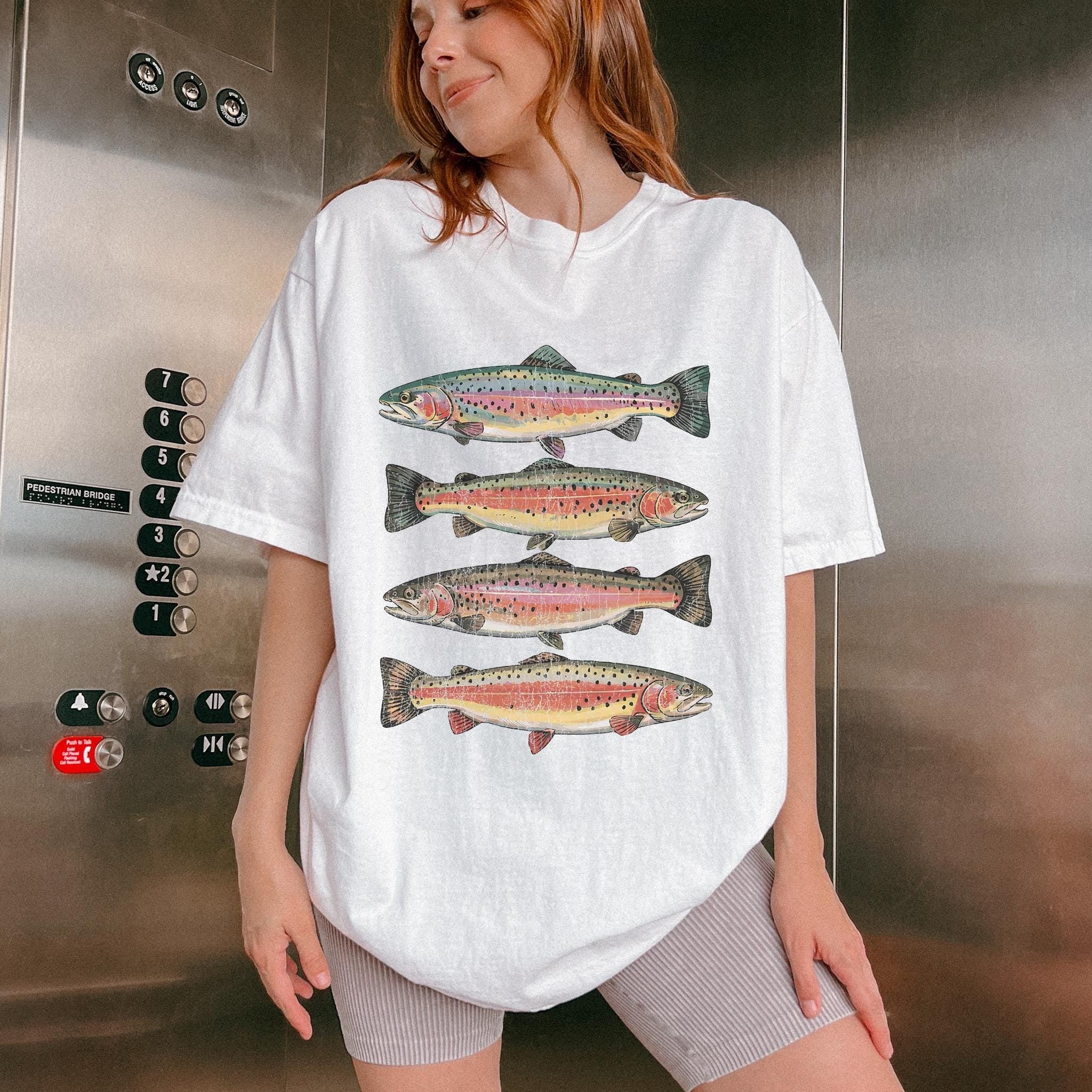 Bojjico Trendy Vintage Rainbow Trout Fishing Graphic Oversized T-Shirt For Women Granola Girl Outdoorsy Aesthetic Pale Yellow Heavyweight Cotton Comfort Colors Tee Retro Nature Lover Gift Casual Summer Camp Streetwear Top