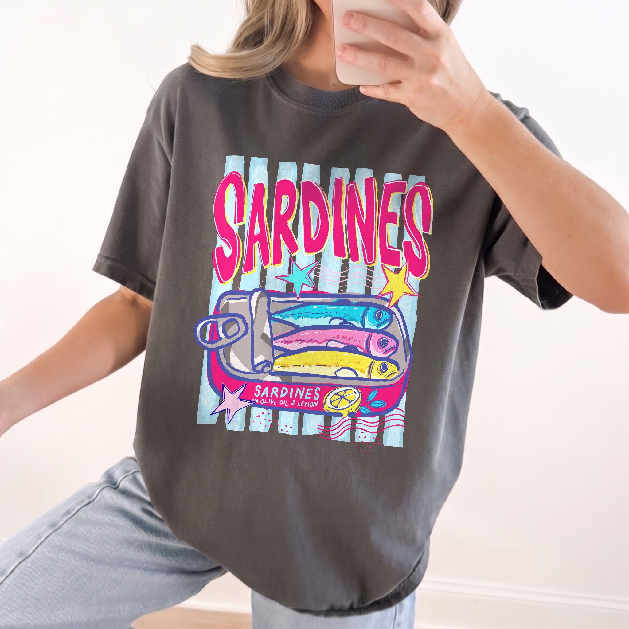 Bojjico Quirky Sardines Shirt Funny Retro Graphic T-Shirt for Women Oversized Y2K Pop Art Sardinecore Aesthetic Tinned Fish Tee Vintage Washed Charcoal Cotton Short Sleeve Crewneck Top Girly Boutique Fisherman Summer Outfit