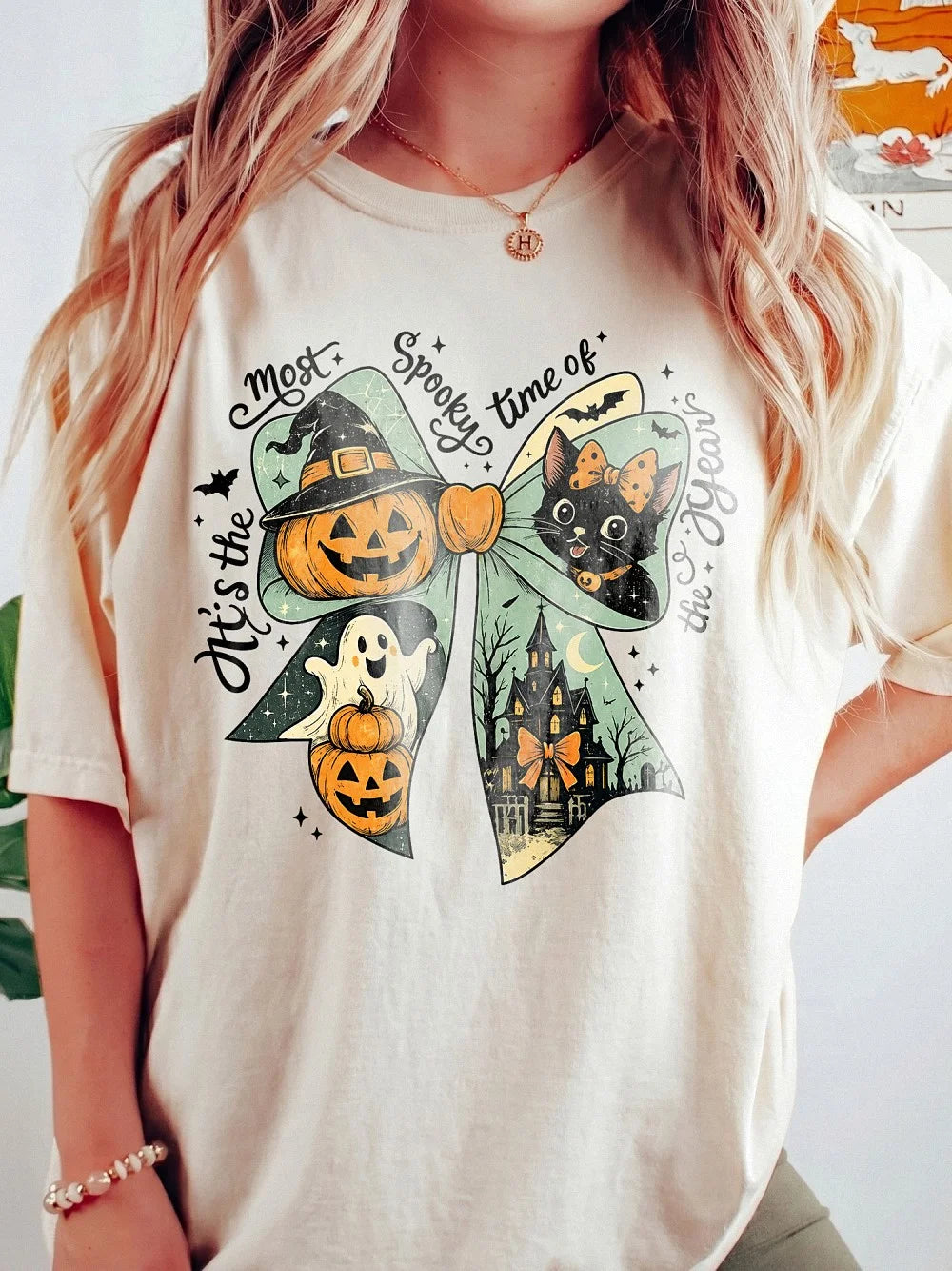 Vintage Halloween Graphic T-Shirt - It's The Most Spooky Time Of The Year Fall Tee For Women