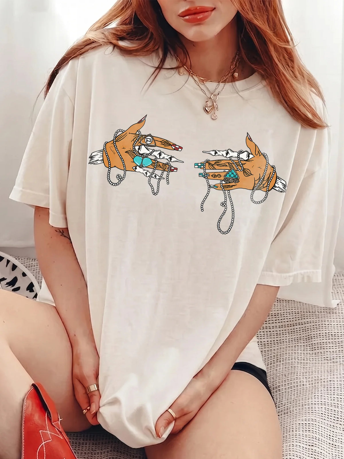 Oversized Illustrated Jeweled Hands Graphic Tee Edgy Streetwear Art T-Shirt With Graphics