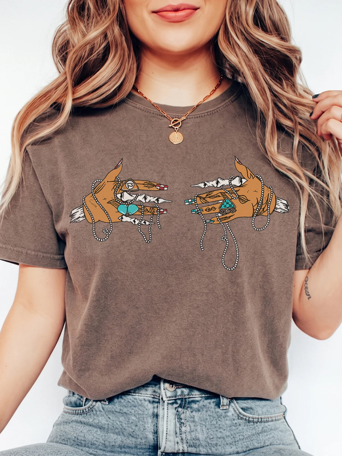 Oversized Illustrated Jeweled Hands Graphic Tee Edgy Streetwear Art T-Shirt With Graphics