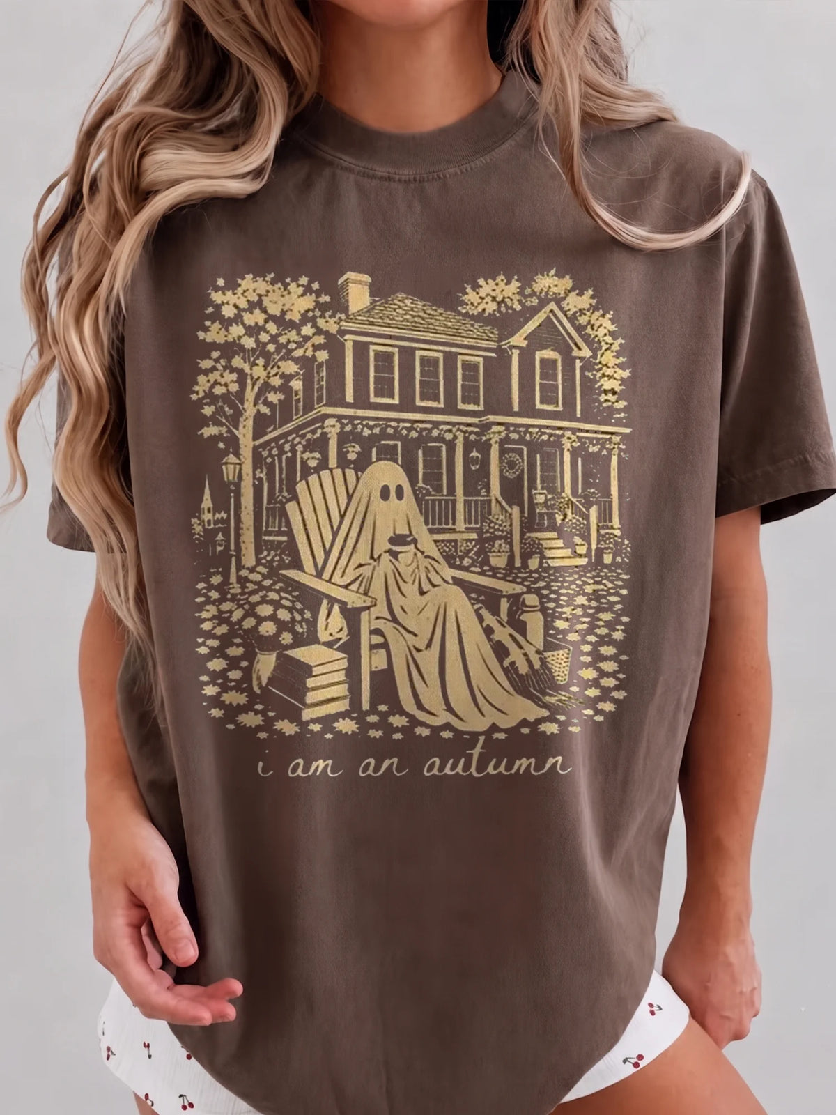 I Am An Autumn Ghost Reading T-Shirt Cozy Fall House Aesthetic